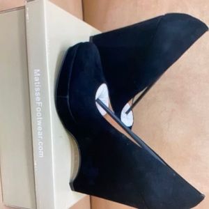 Bnib Matisse Monet black suede wedge shoes
